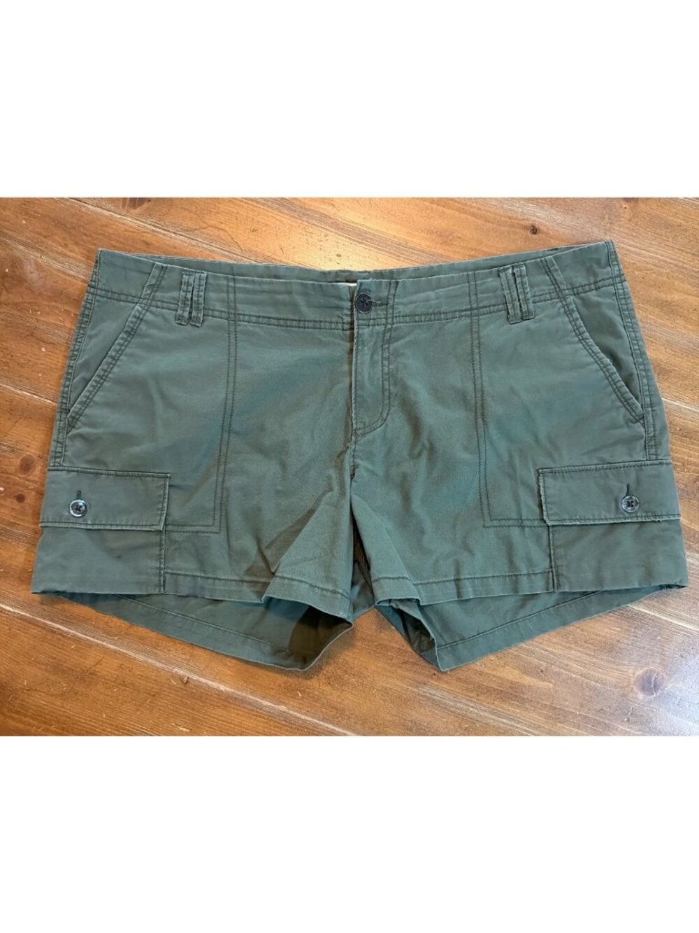 Old Navy Womens Cargo Shorts Olive Green Size 14 With Pockets